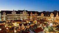 Weihnachtsmarkt in der Fachwerkkulisse des Stadtmarkts